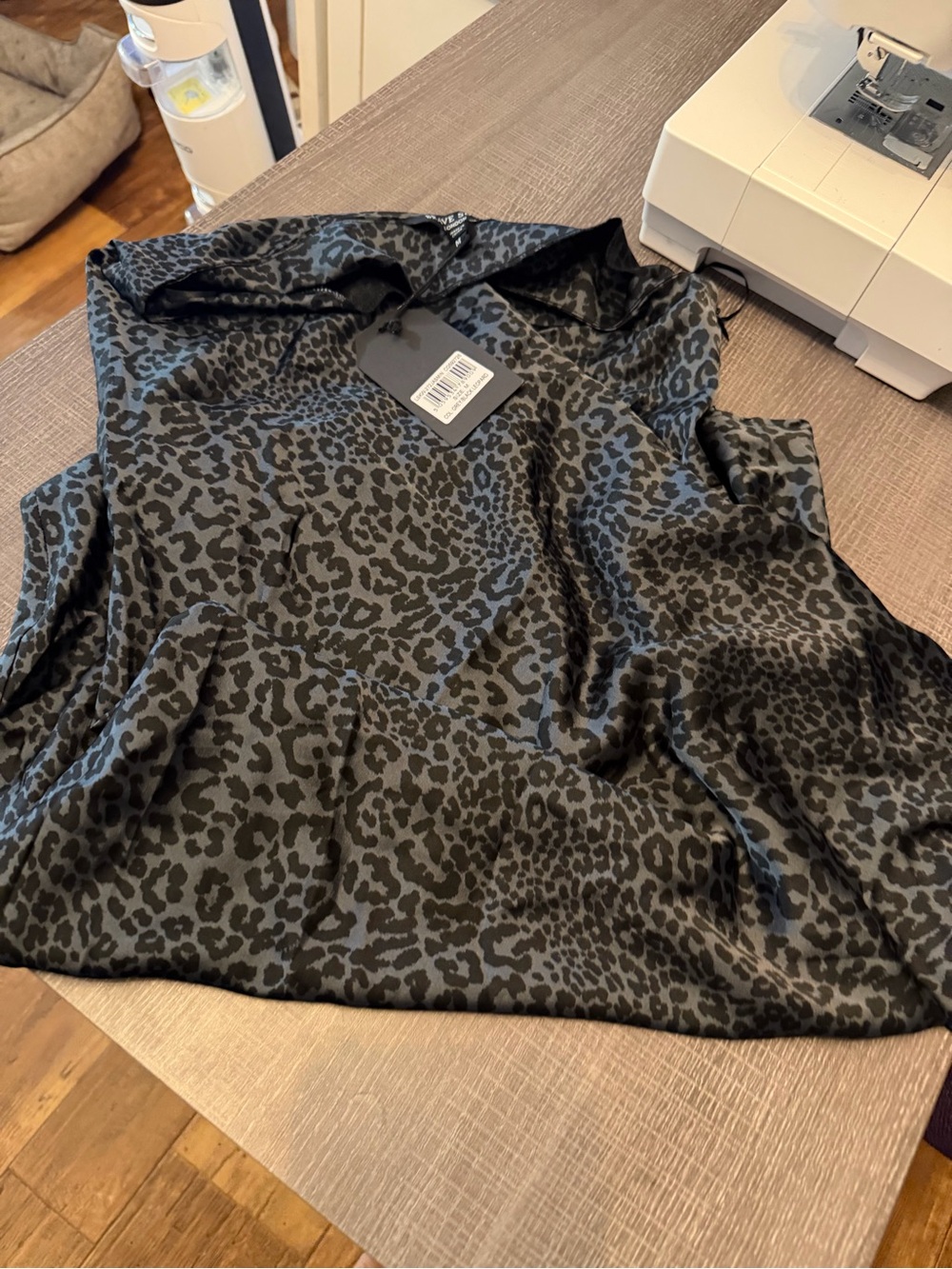 Women's Satin Leopard Print Sleeveless Top - Black